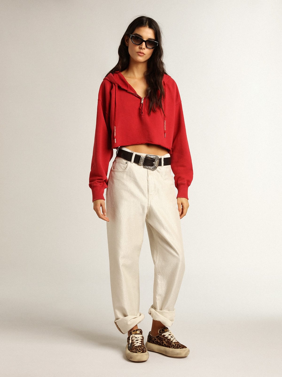 Cropped hooded sweatshirt in red - 3