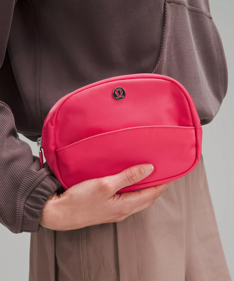 lululemon City Essentials Pouch *Mini outlook
