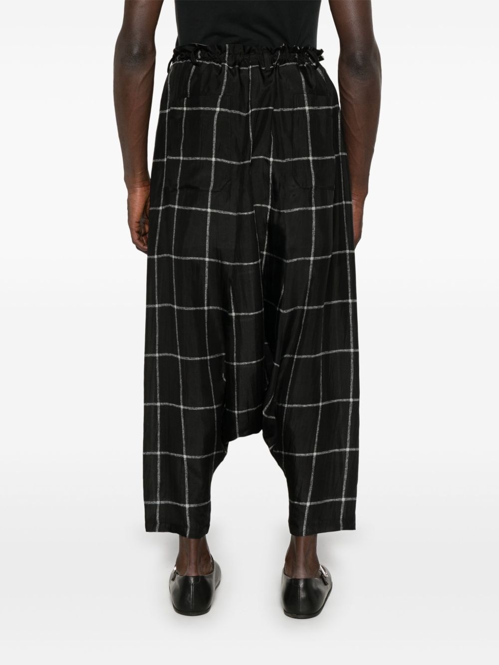 check-pattern drop-crotch trousers - 4
