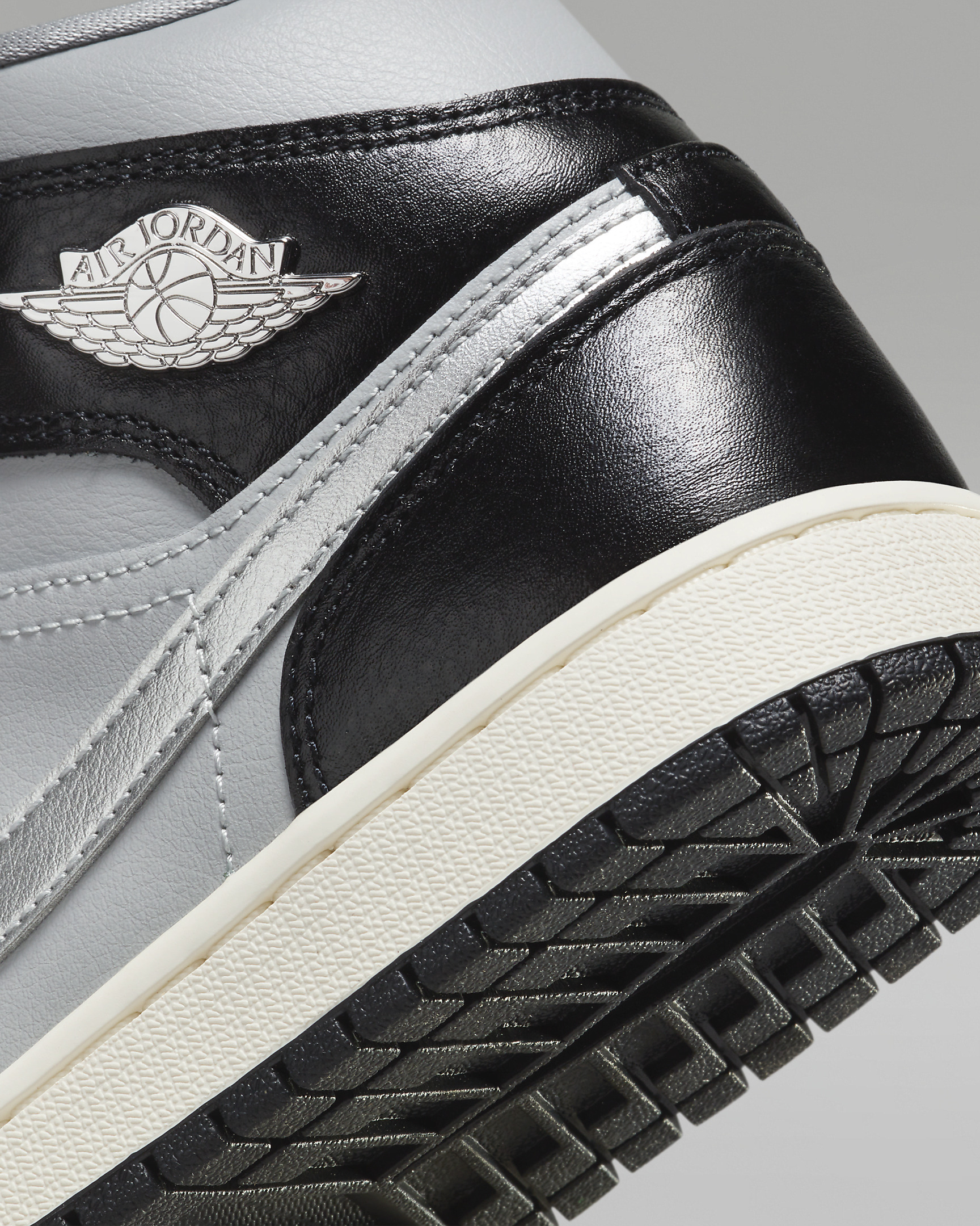 Air Jordan 1 Mid SE Women's Shoes - 8