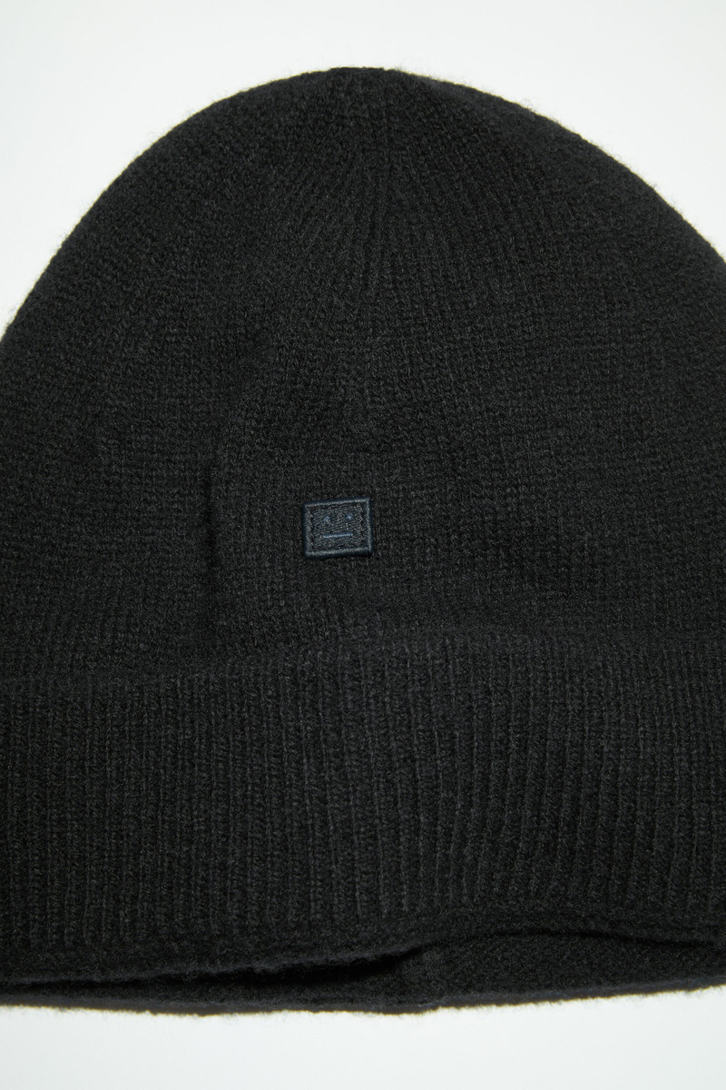 Micro face patch beanie - Black 4