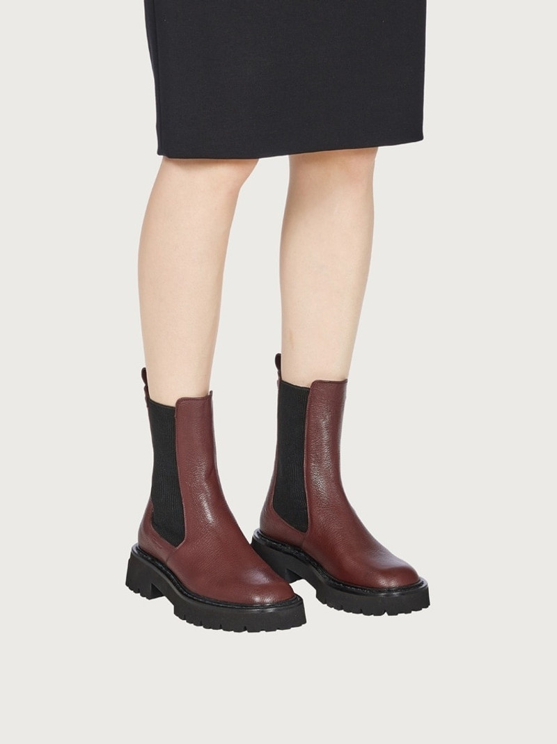 FERRAGAMO DOUBLE GANCINI CHELSEA BOOT outlook