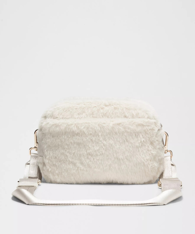 Everywhere Crossbody Bag 2L *Plush Fleece 3