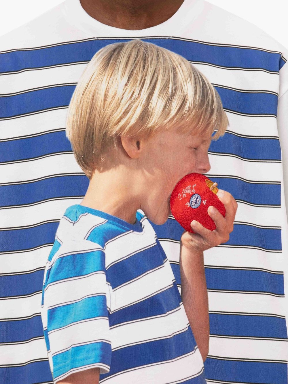 BOY WITH APPLE OVERSIZED T-SHIRT - 6