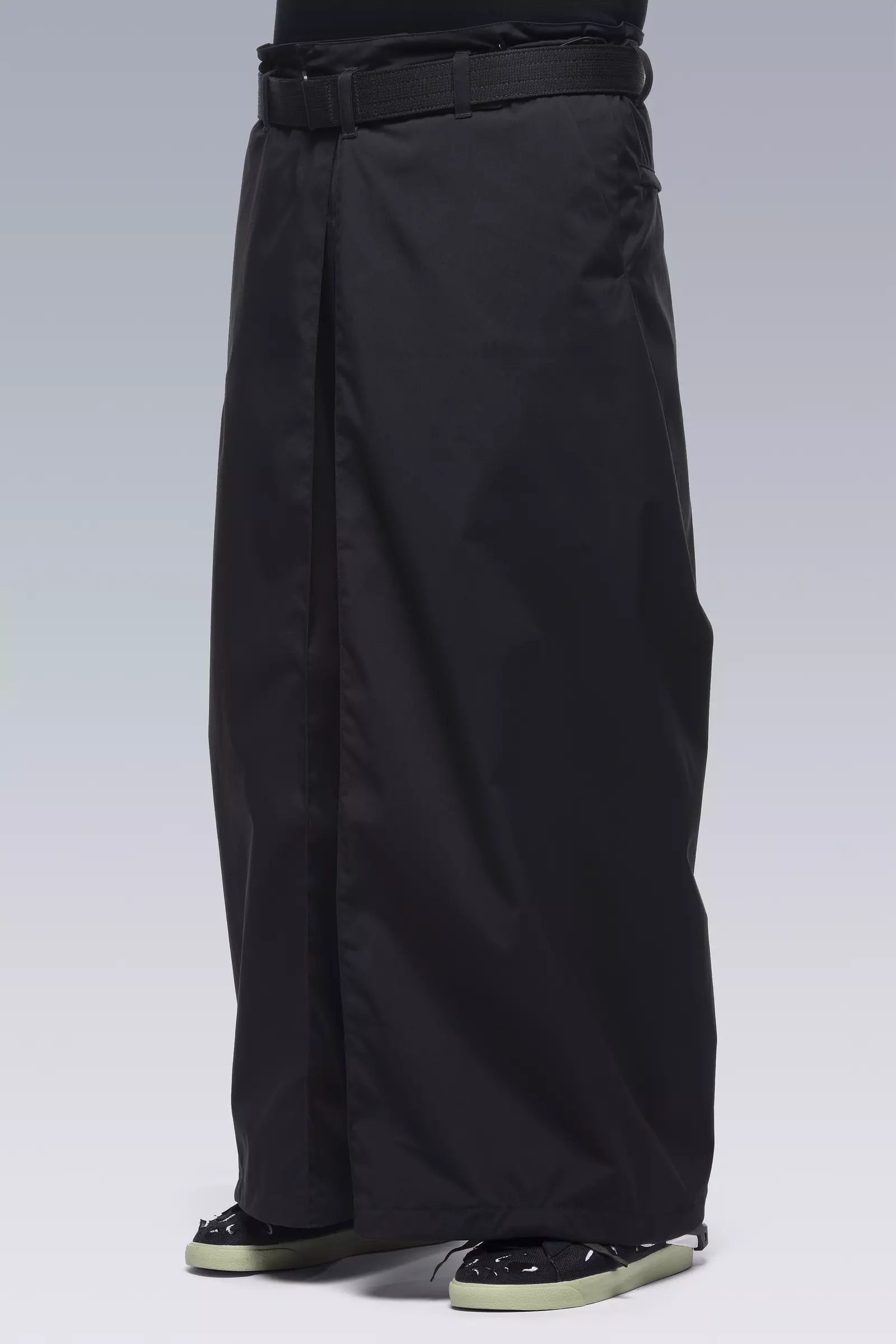 P54-E Encapsulated Nylon Pleated Trouser Black - 10