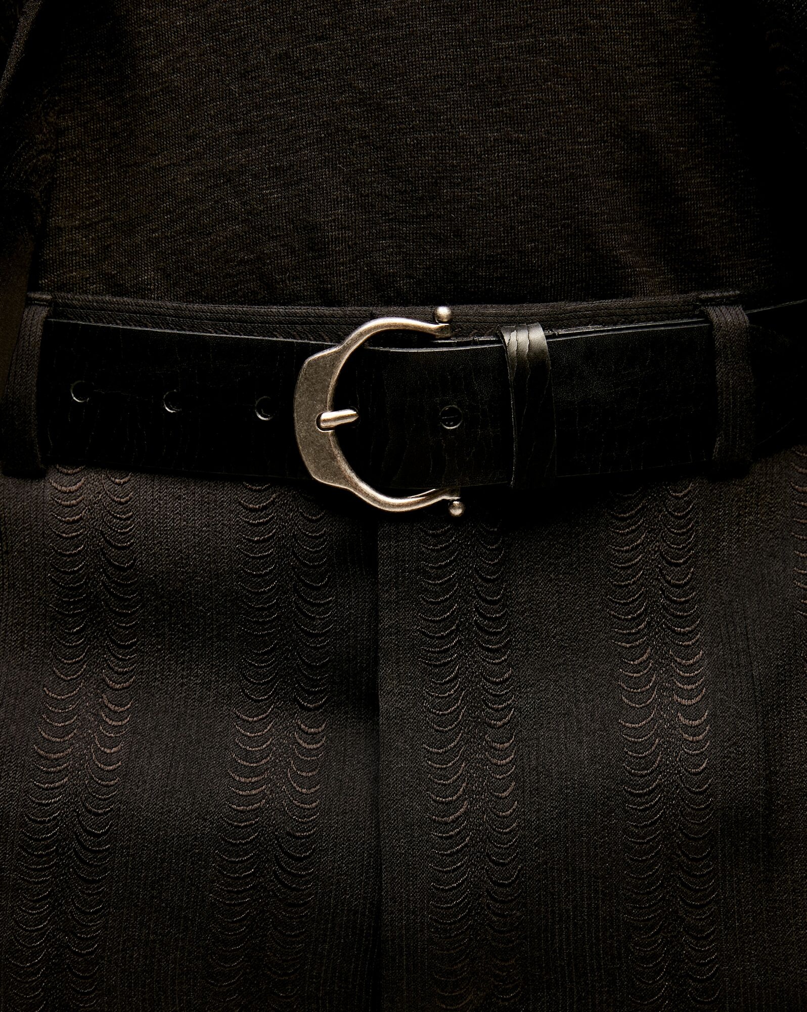 horseshoe buckle belt in crackled leather - 2