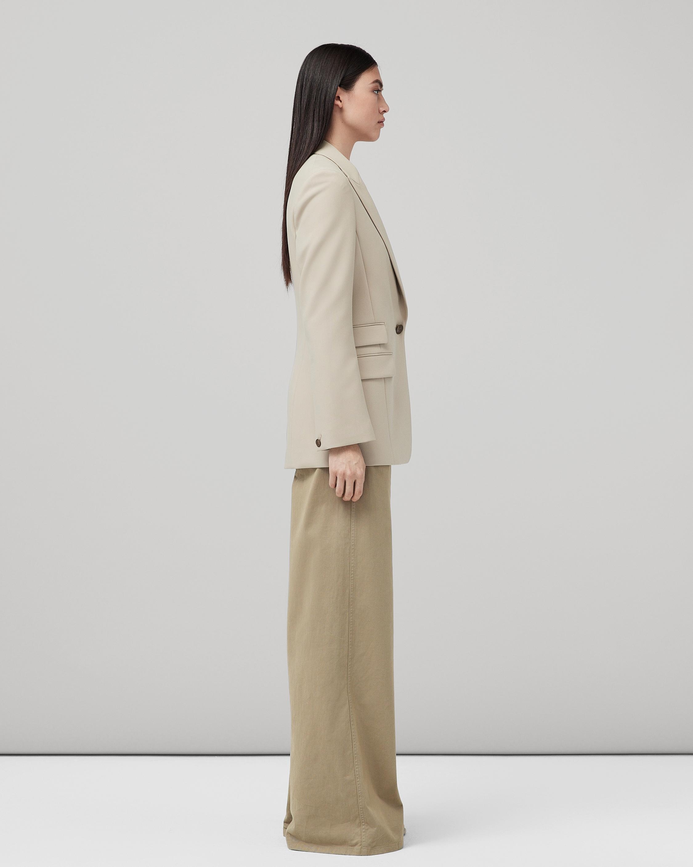 Foster Crepe Blazer
Classic Fit Blazer - 4