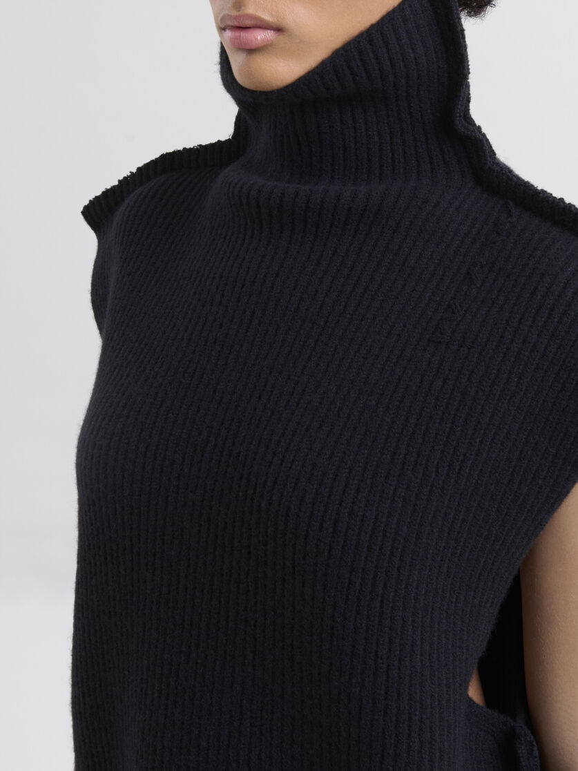 RIBBED BLACK WOOL VEST - 4