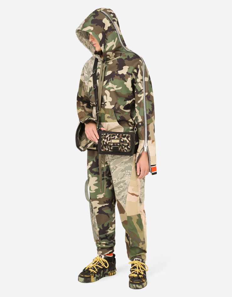 Camouflage-print patchwork cargo pants - 6