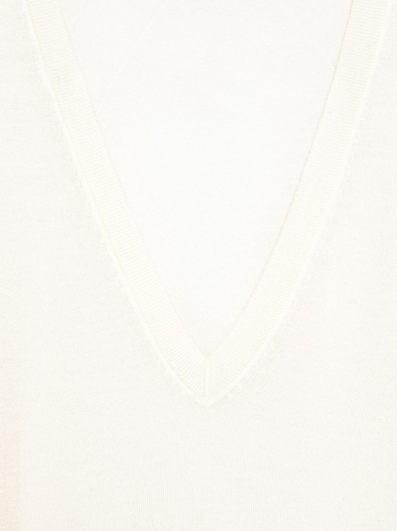 V-neck T-shirt 3