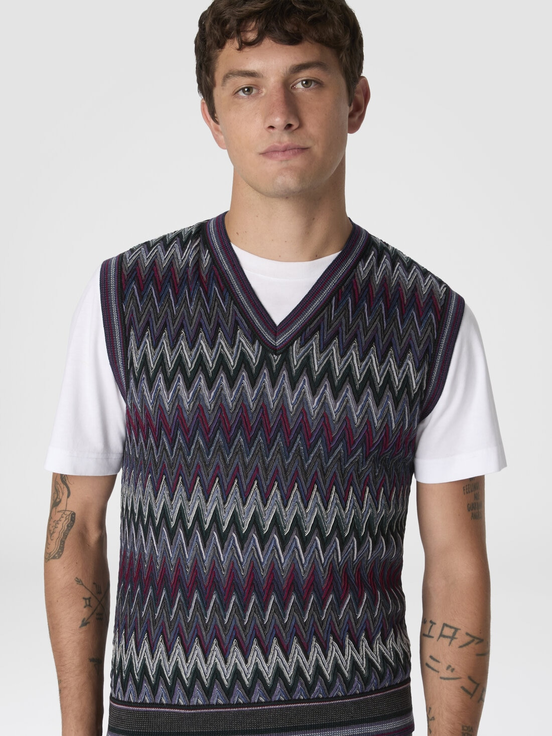 V-Neck Vest with Zigzag Pattern - 4