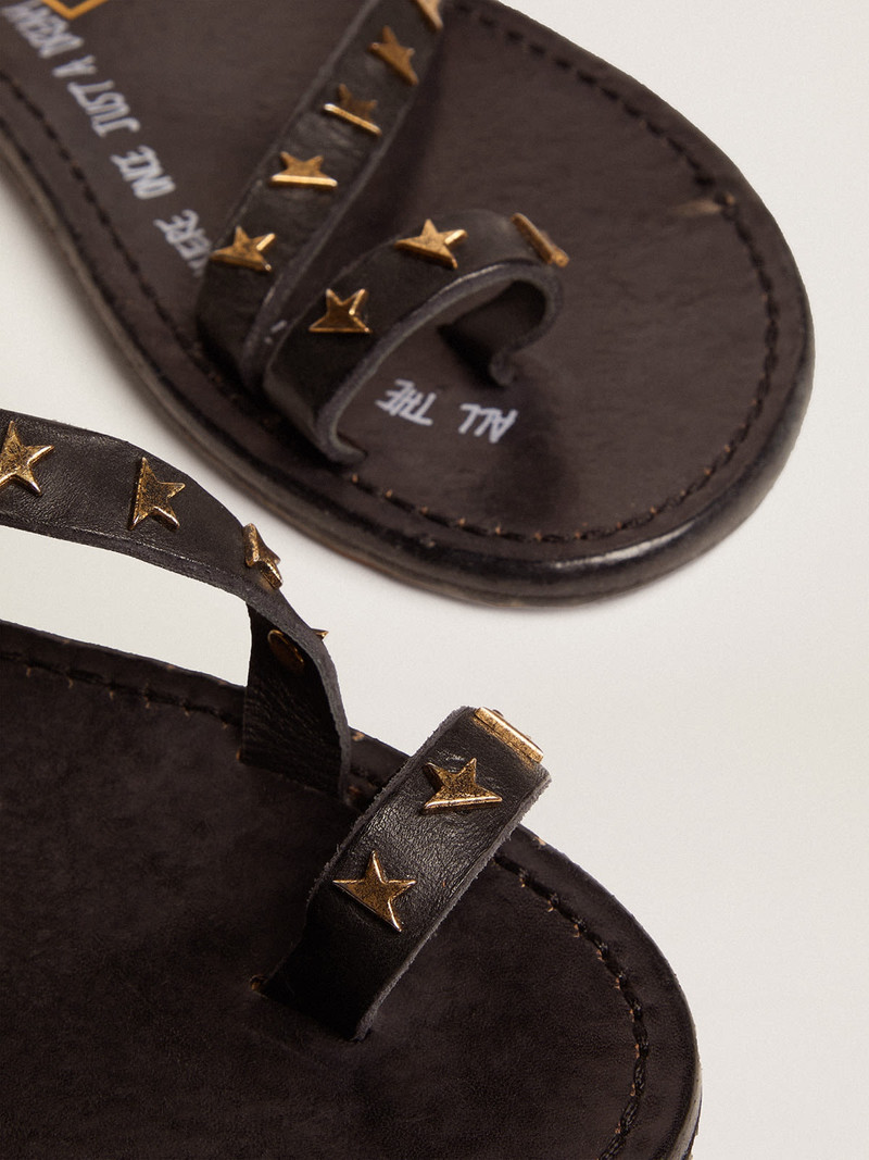 Women's flat sandals in black leather with gold stars 5