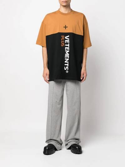 VETEMENTS battery logo cotton T-shirt outlook