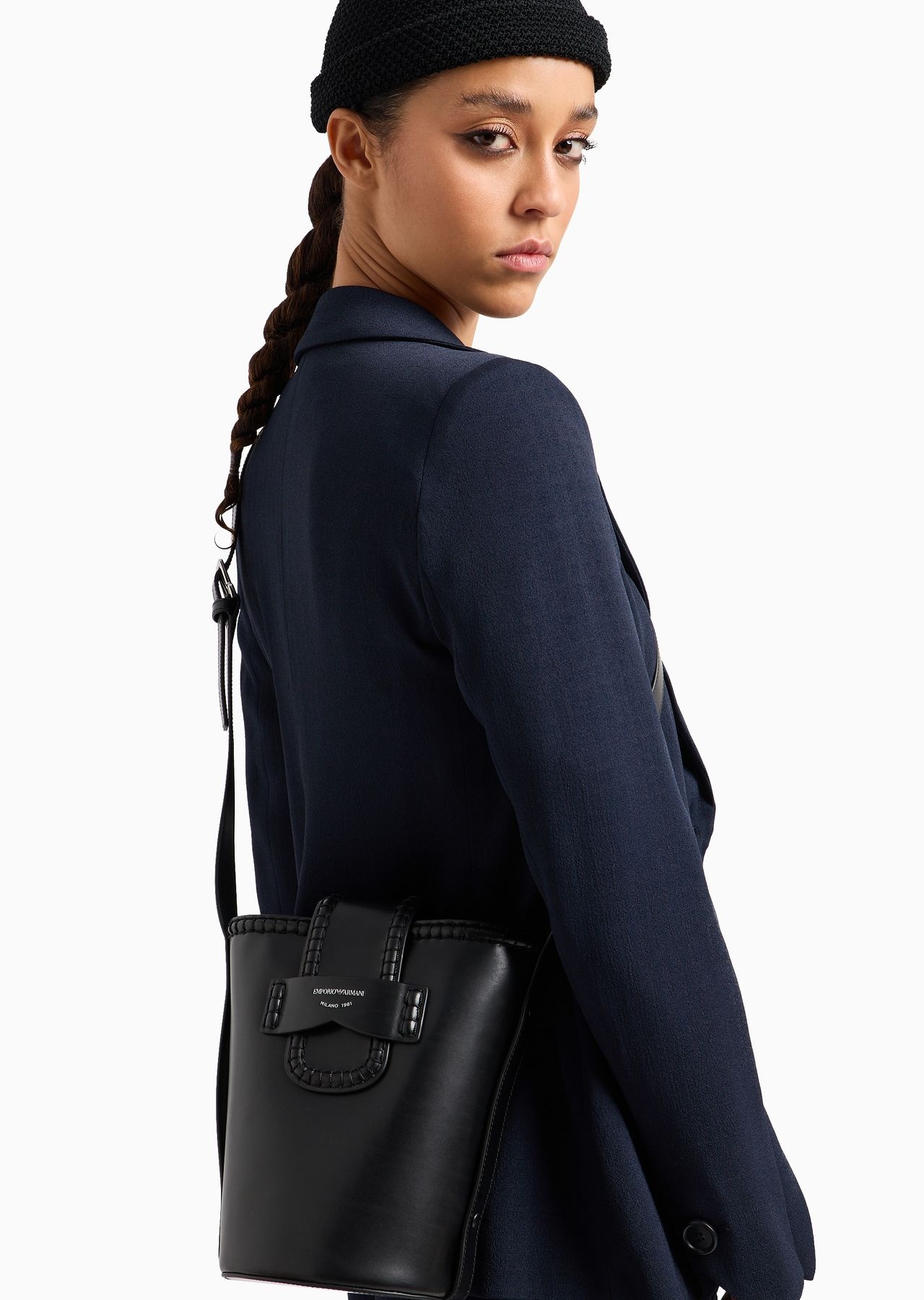 Leather bucket shoulder bag with Icon strap - 13