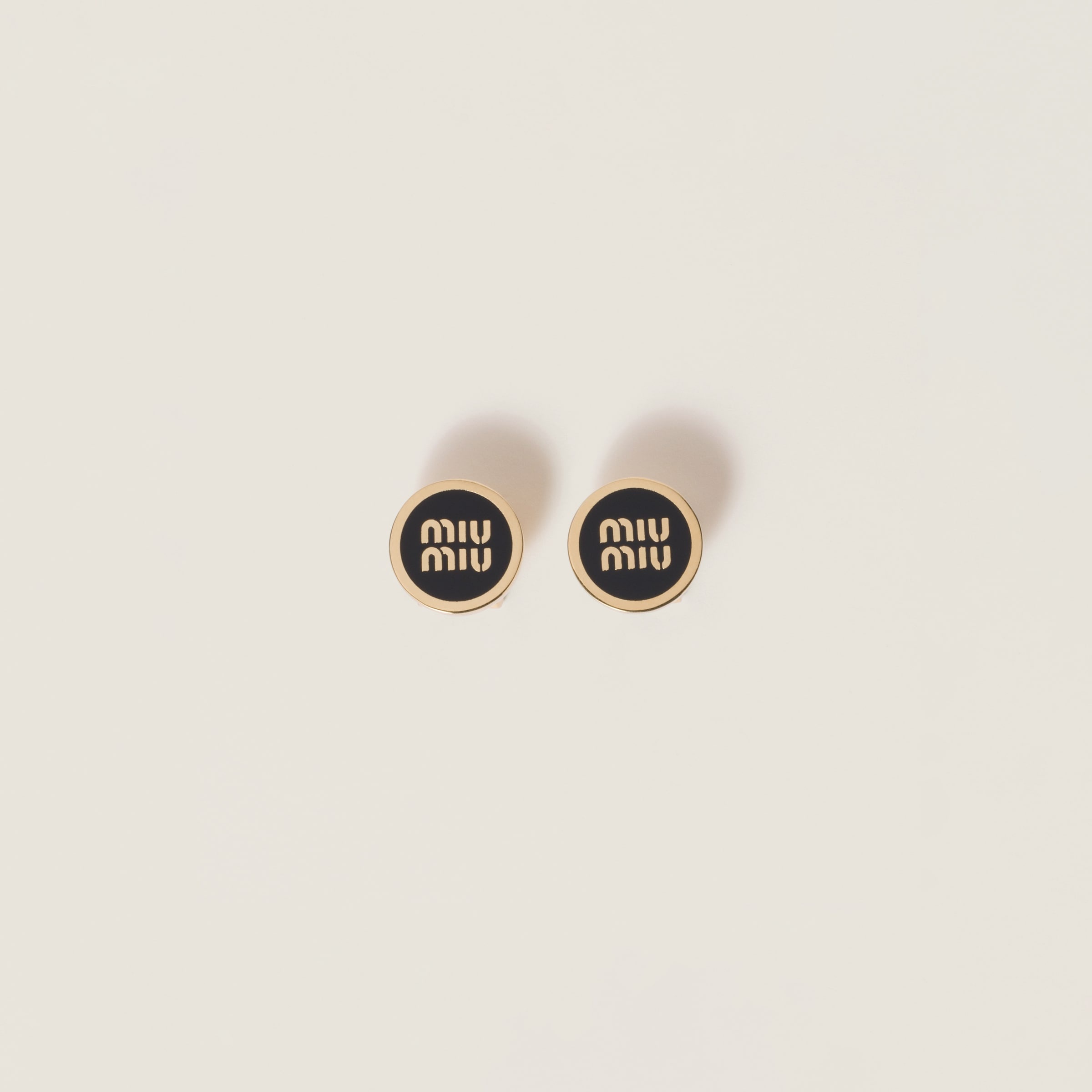 イヤリング MIU MIU MIU MIU EARRINGS IN ENAMELLED L Miu Miu Enameled Earrings | Gold | FARFETCH TH