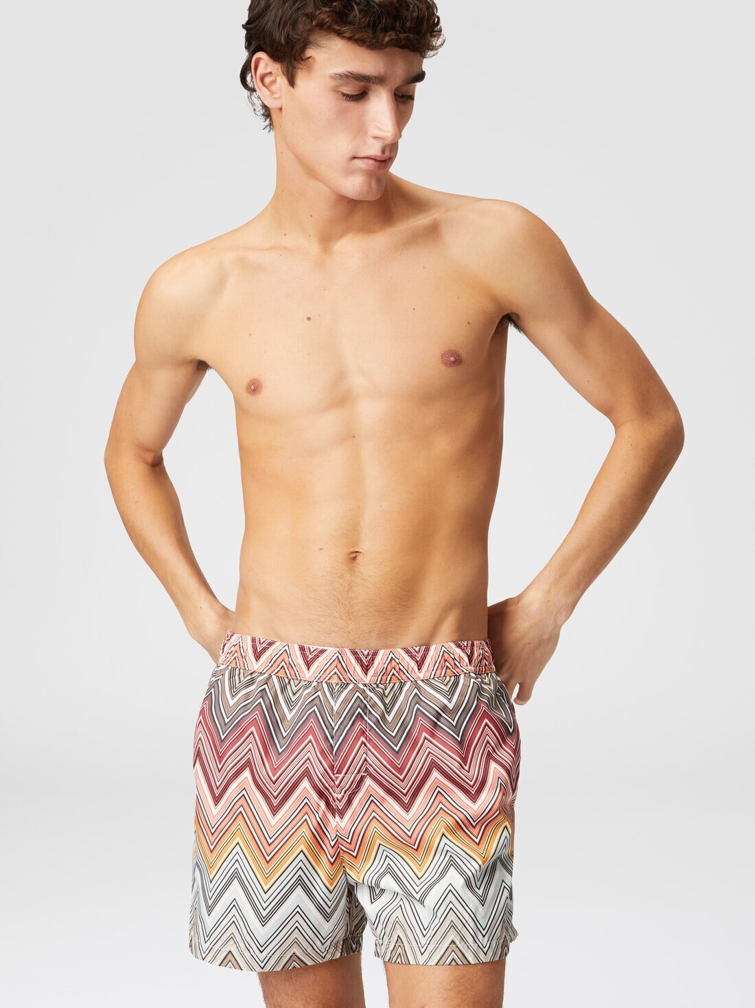 Swimming trunks with large zigzag print - 4