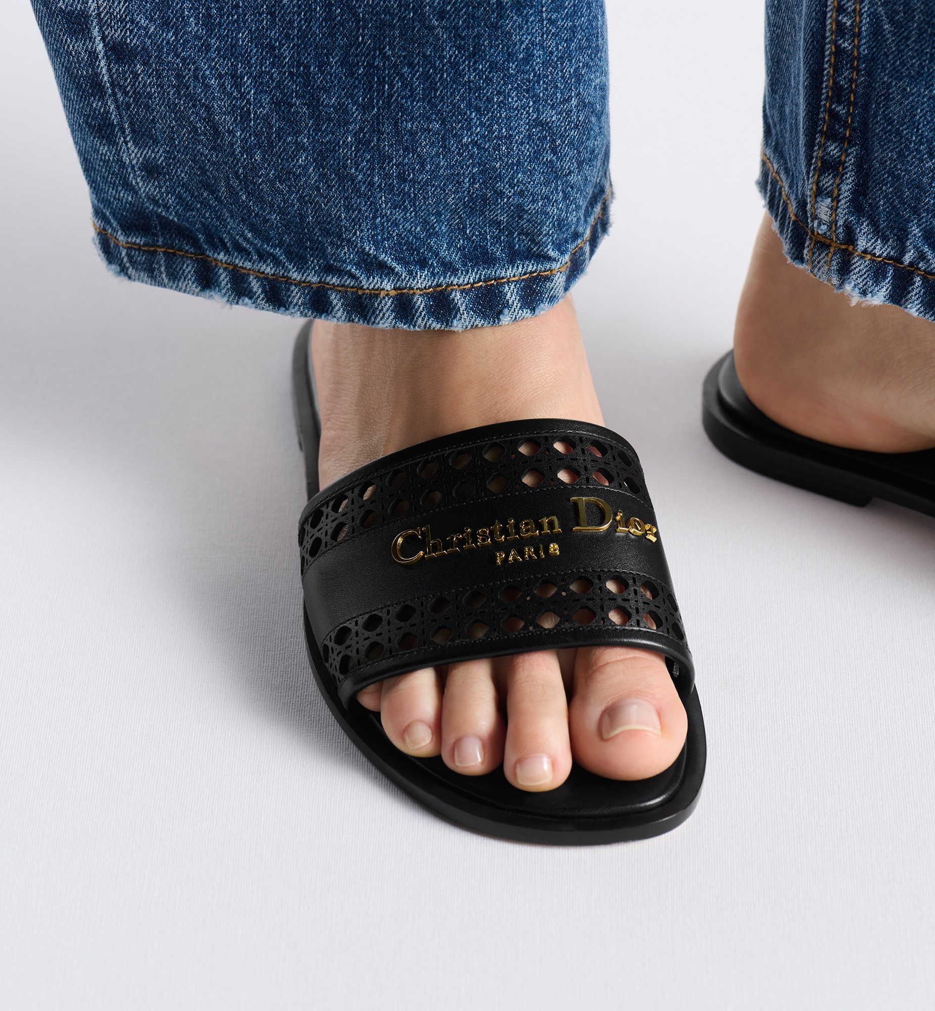 ◆Dior◆ D-Lane Slide Black Openwork Microcannage D-Lane Slide Black Calfskin with Openwork Microcannage Motif