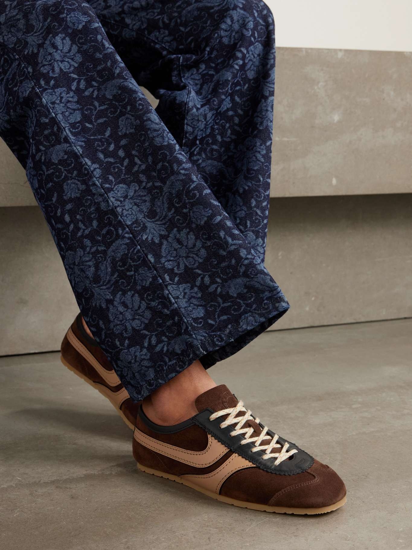 【DRIES VAN NOTEN】ブラウンスエード スニーカー レザートリム DRIES VAN NOTEN スエード スニーカー レザートリム | NET-A-PORTER
