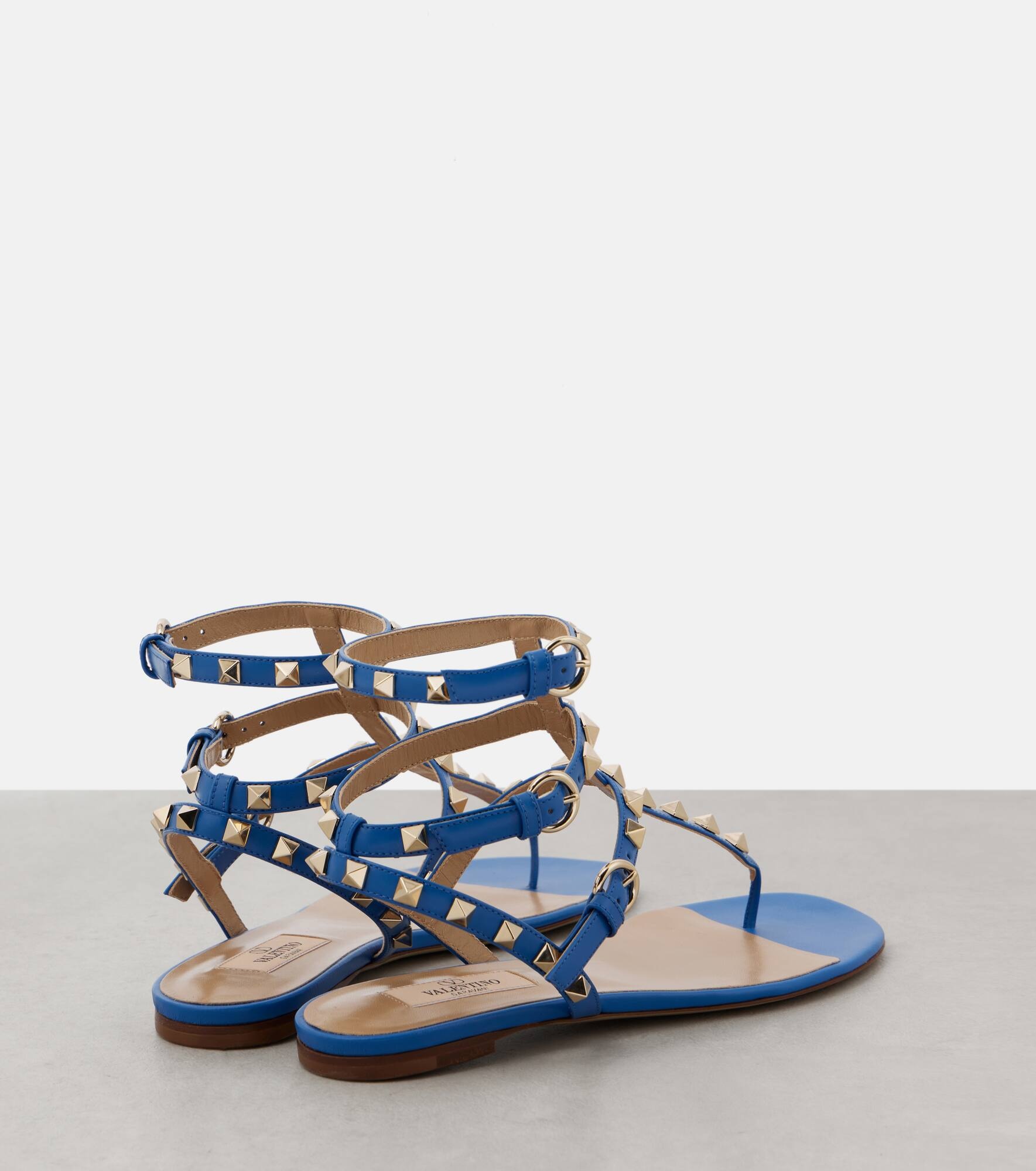 Rockstud leather thong sandals - 3