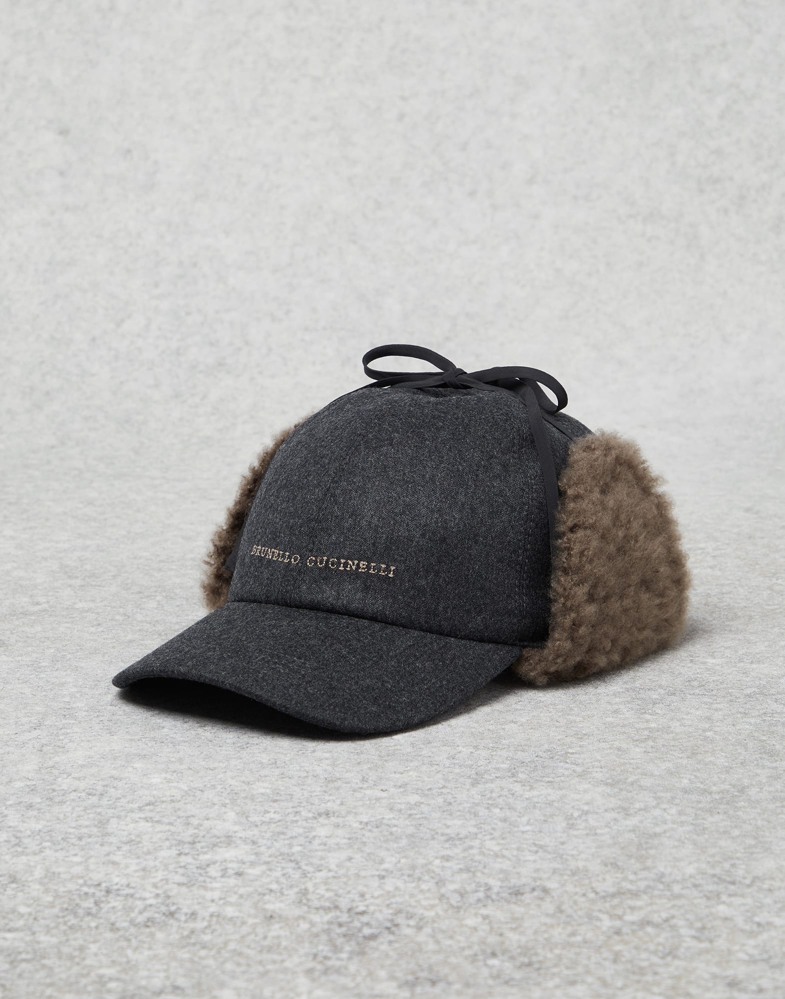 Virgin wool flannel baseball cap with precious shearling-lined ear flaps - 1