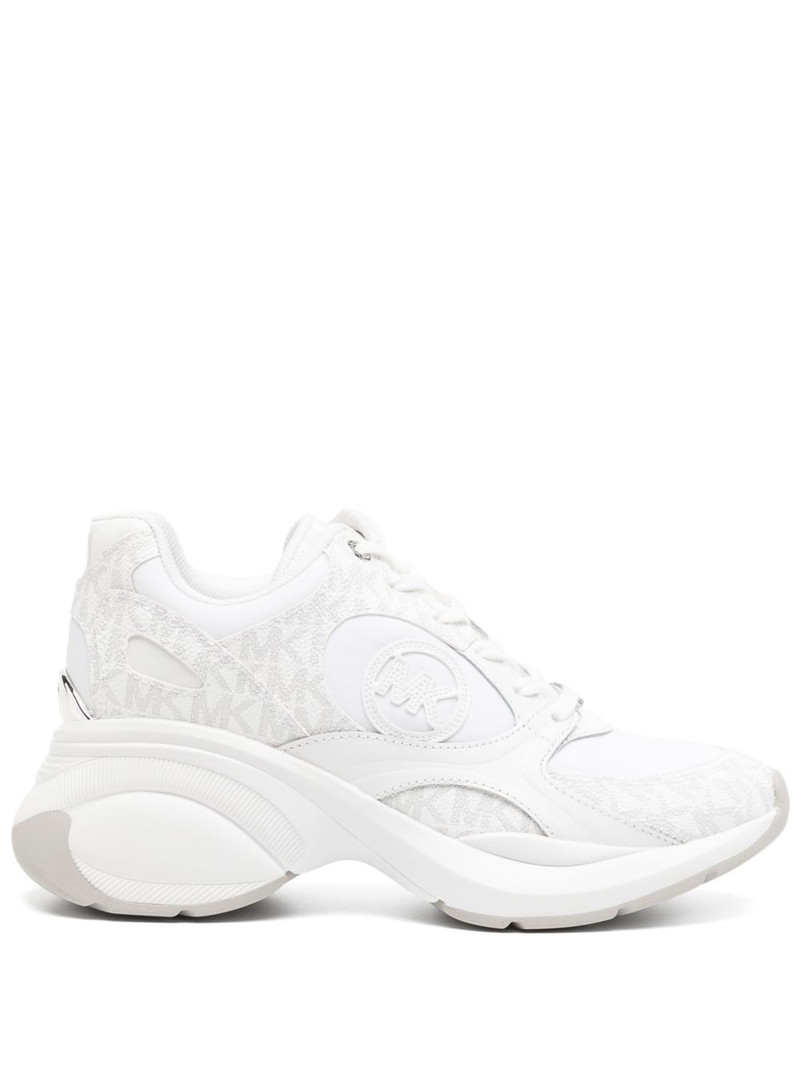lace-up fastening trainer 1