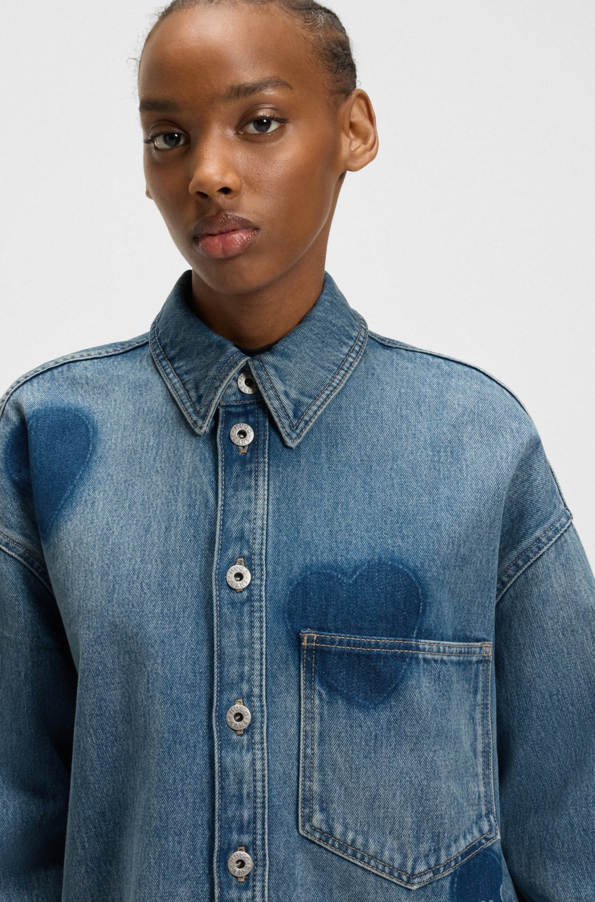 RIGID-DENIM SHIRT WITH PRINTED HEARTS - 5