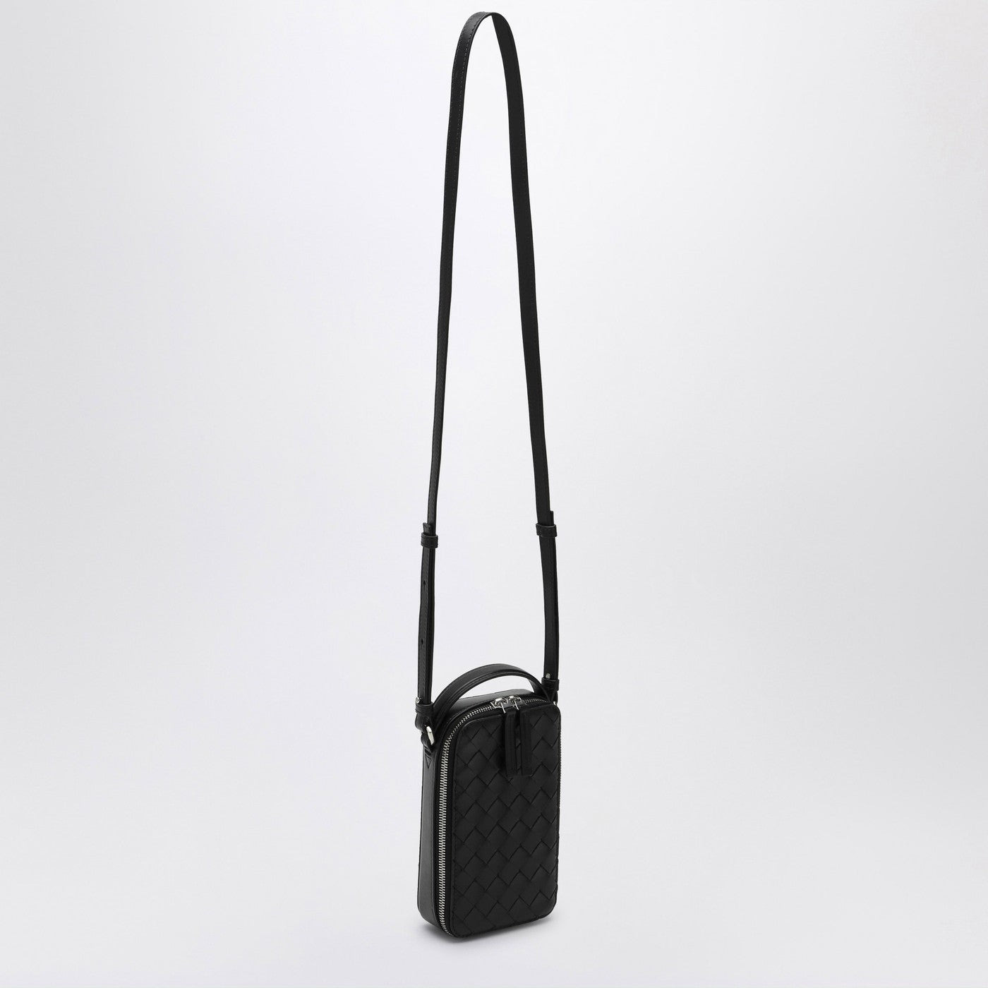 Bottega Veneta Men Getaway Smartphone Case In Black Intrecciato - 2