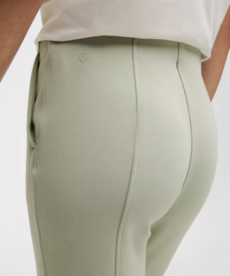 Brushed Softstreme Mid-Rise Flared Pant *Regular 6
