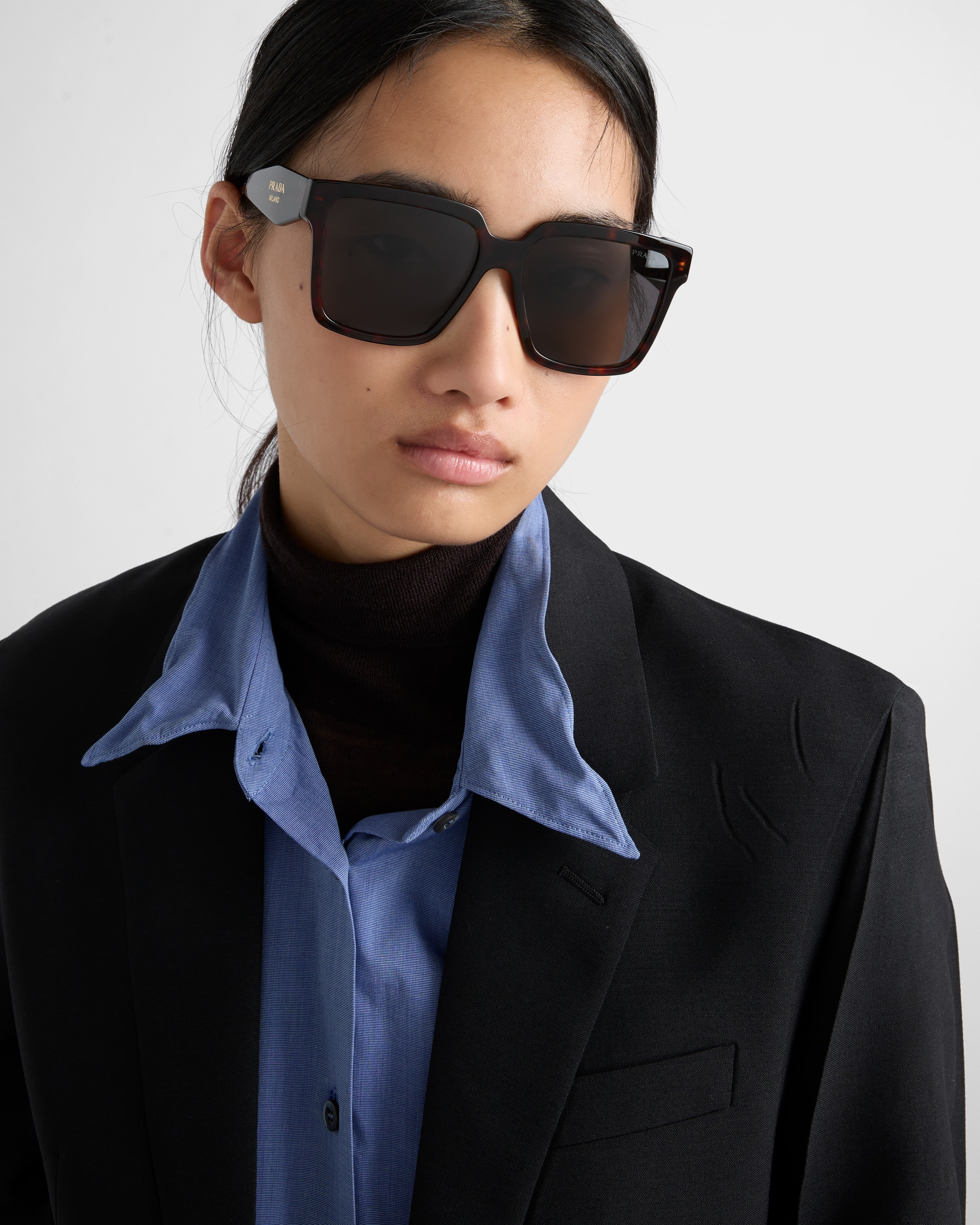 Sunglasses with Prada logo - 6
