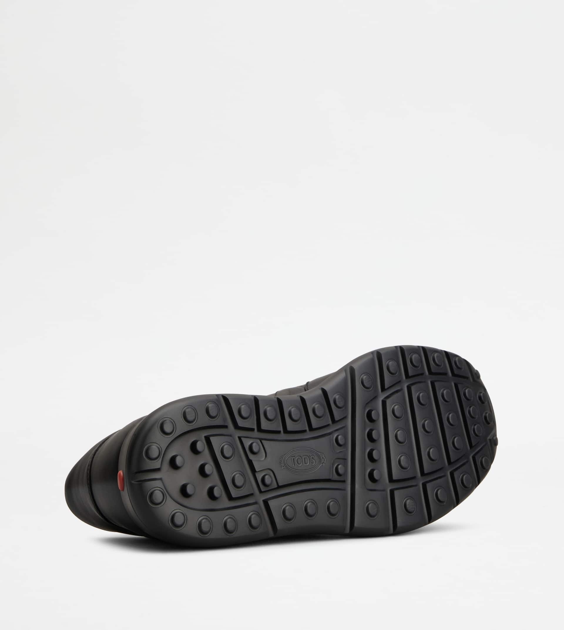 SNEAKERS IN LEATHER - BLACK - 4