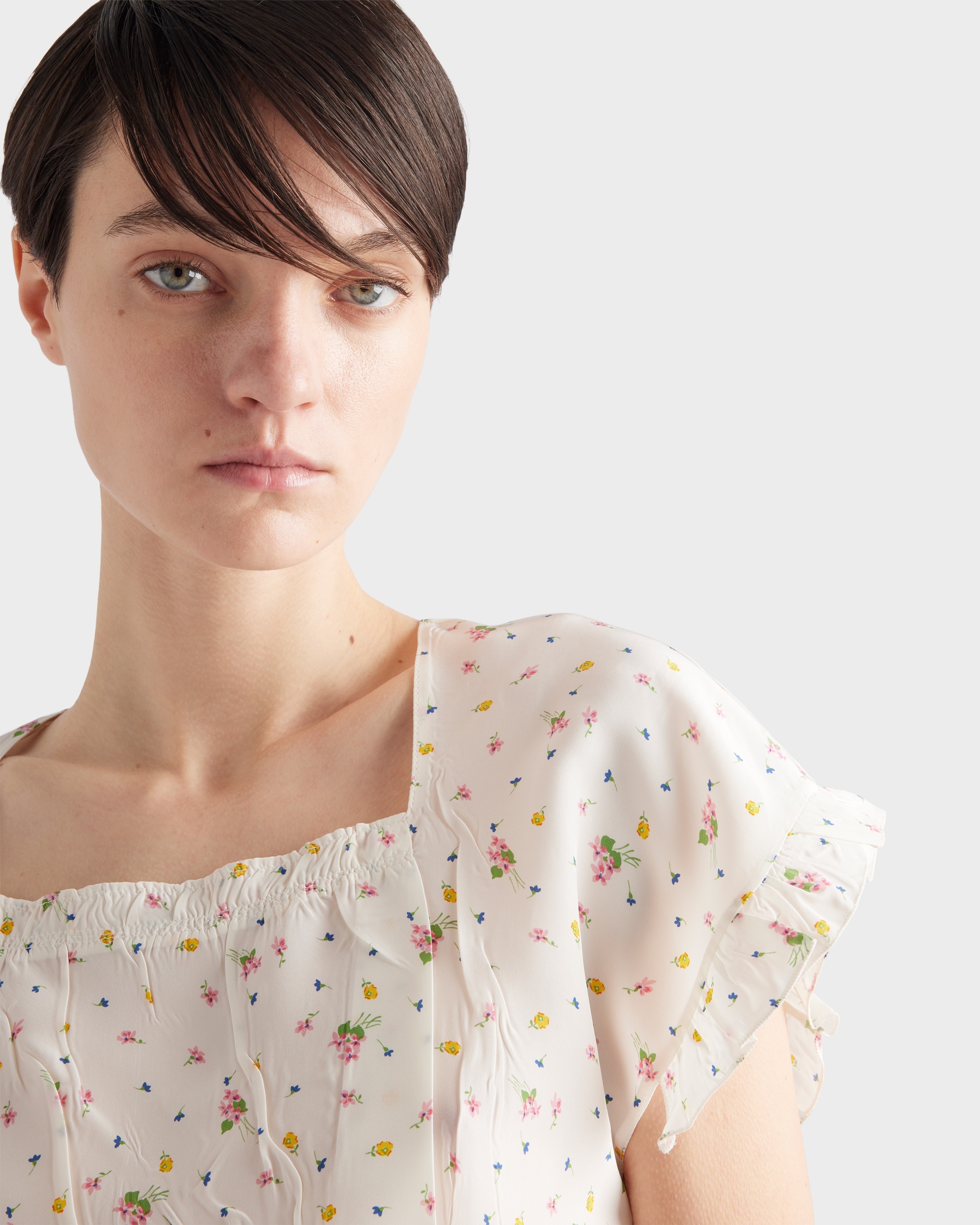 Short-sleeved floral print pongé crop top - 3
