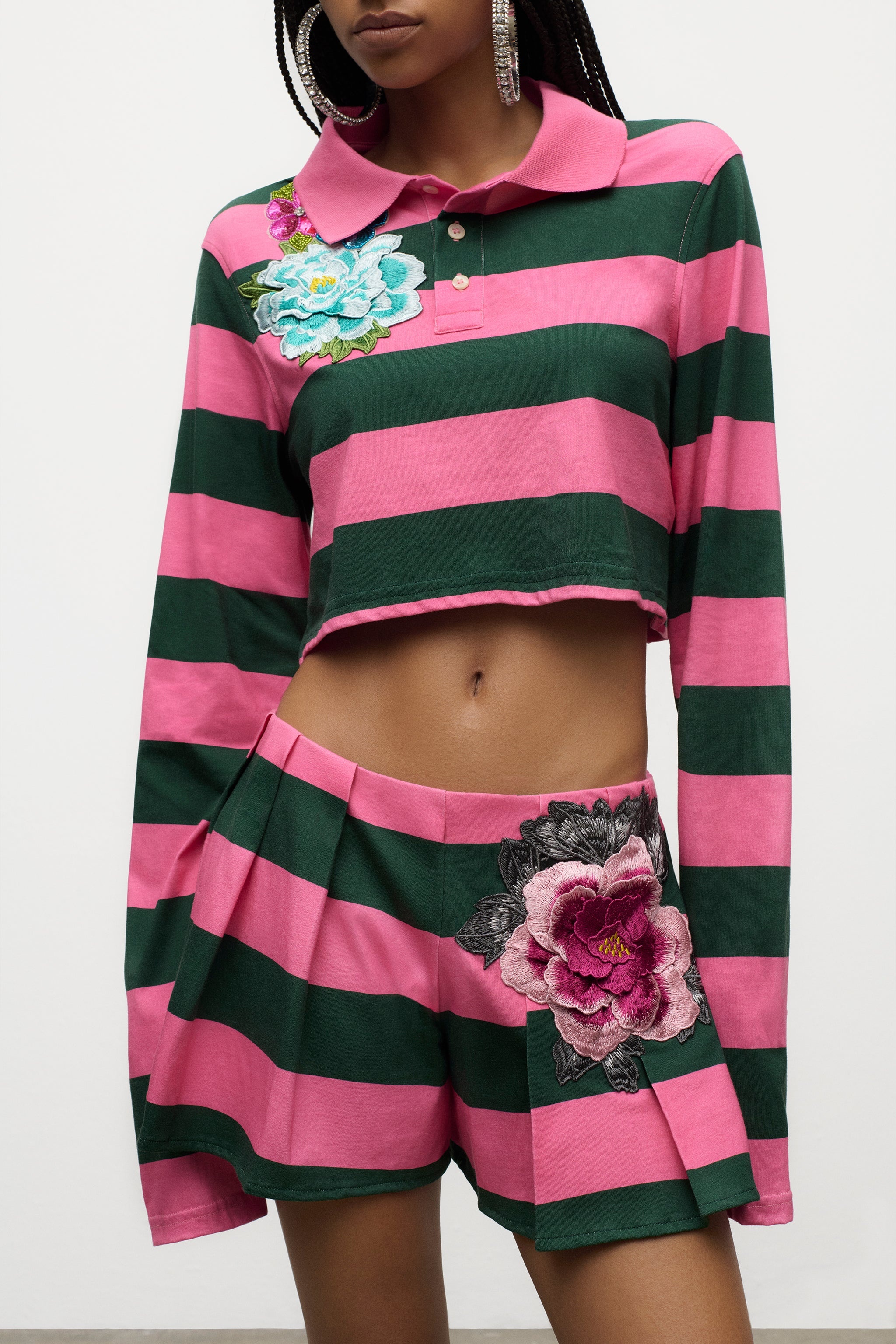 EMBROIDERED FLOWER RUGBY STRIPE PLEATED SHORT - 5
