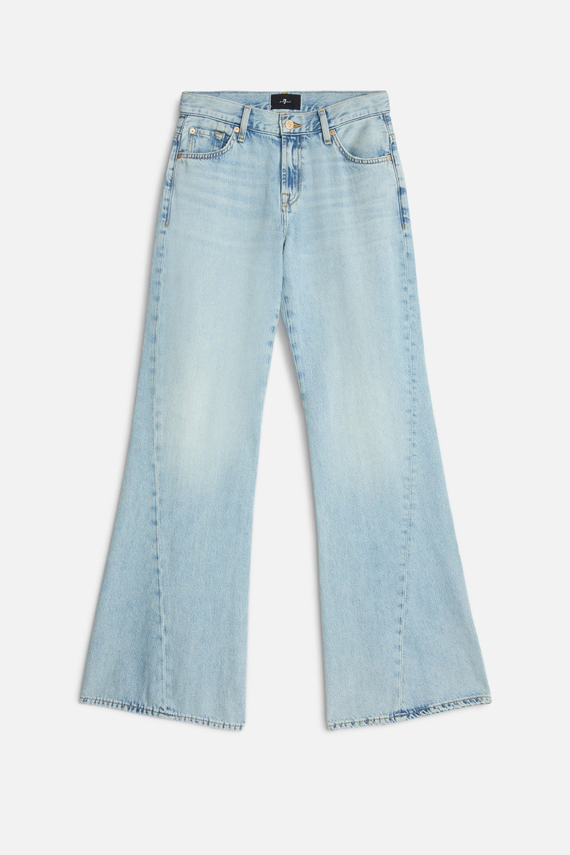 Slim Illusion Twisted Seam Spencer Flare in Tempe 1