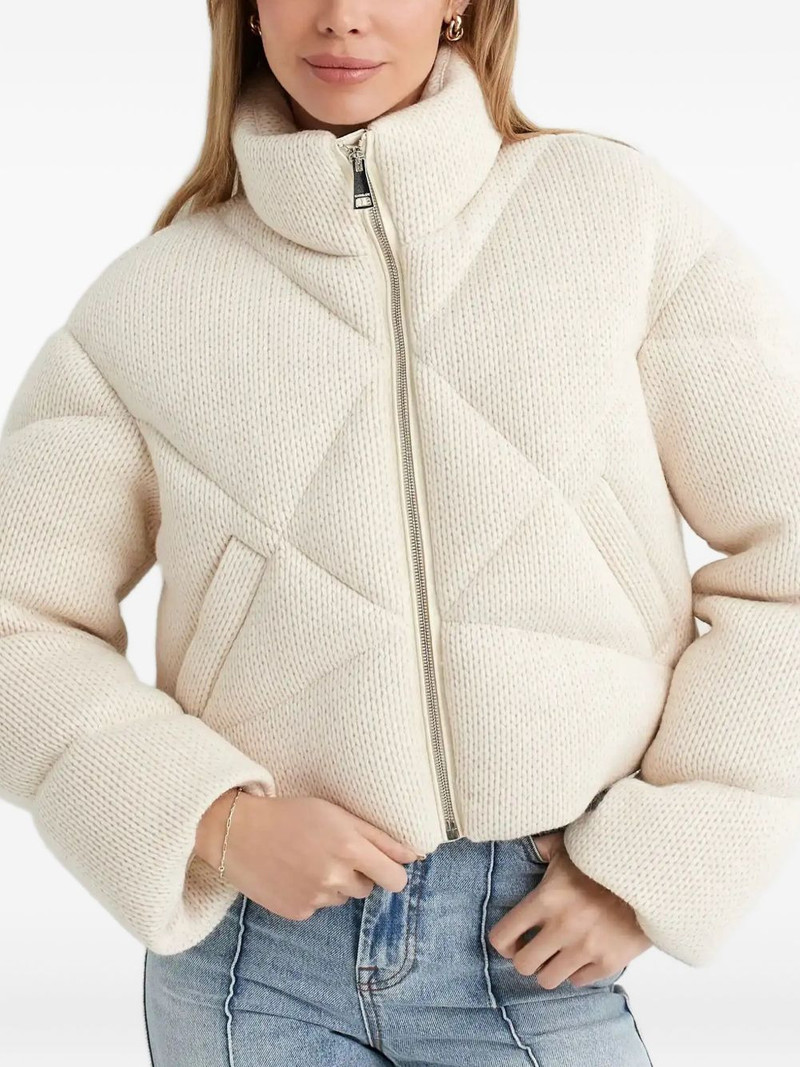zip-fastening jacket 3