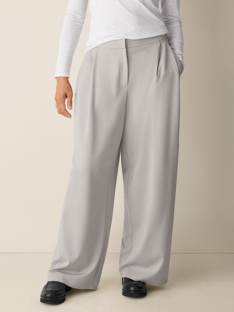 Lightweight Ponte Pleated Wide-Leg Pant 3