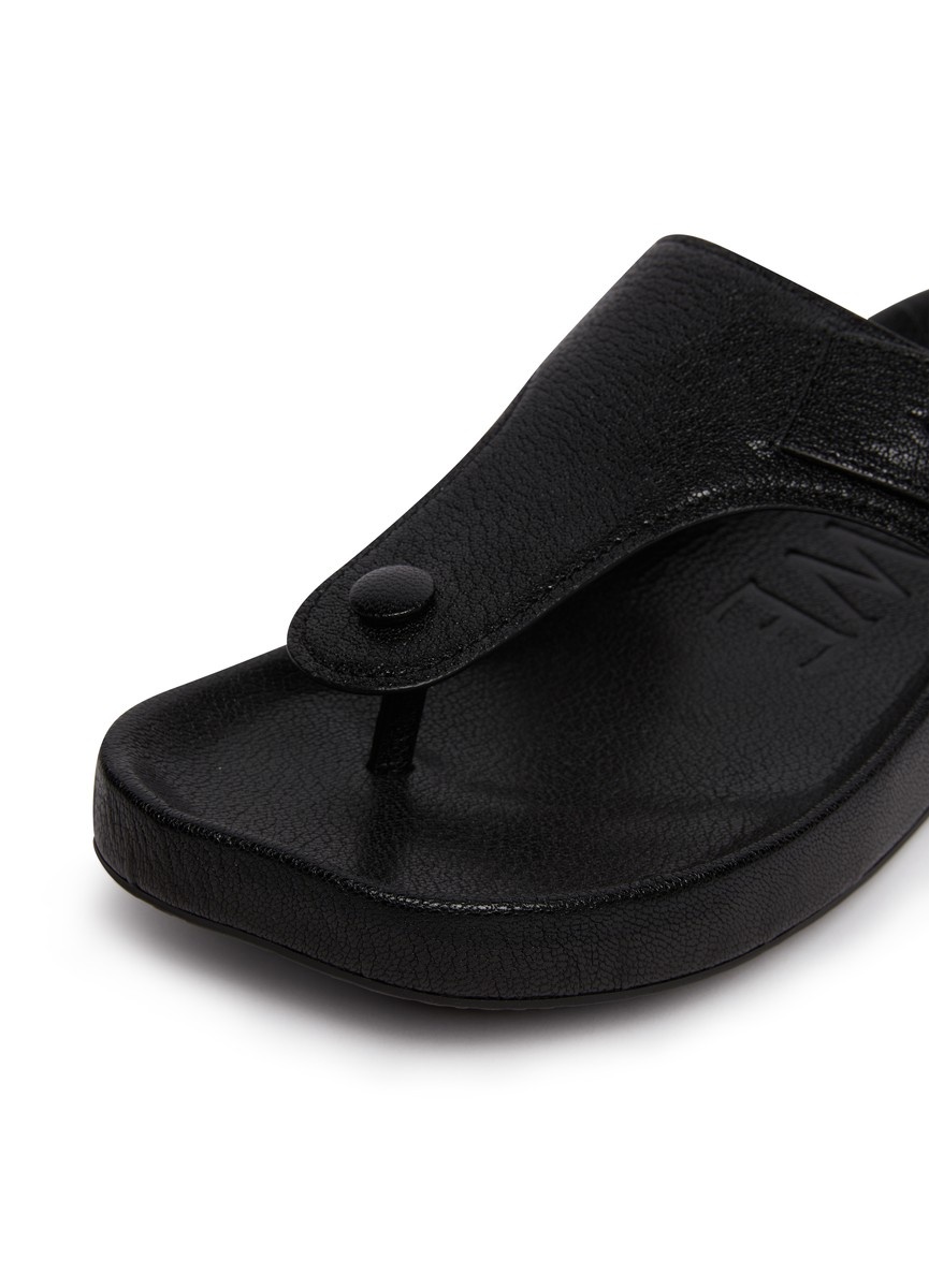 Anagram sandal - 6