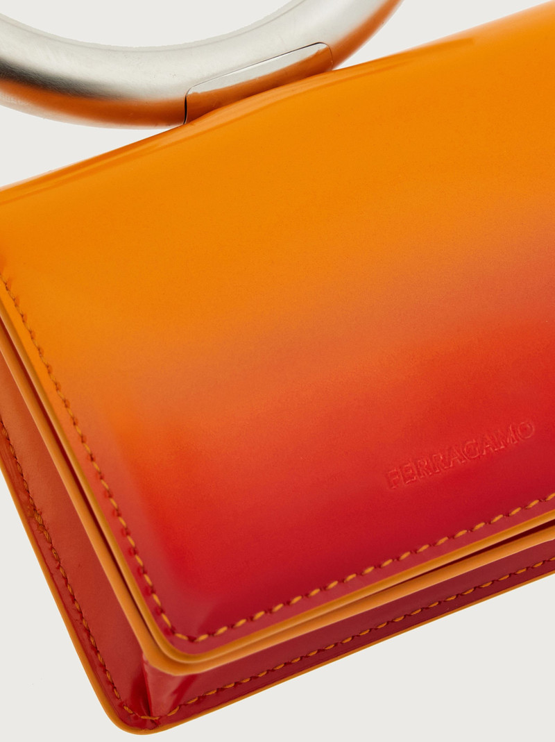 Micro pouch with airbrushing 5
