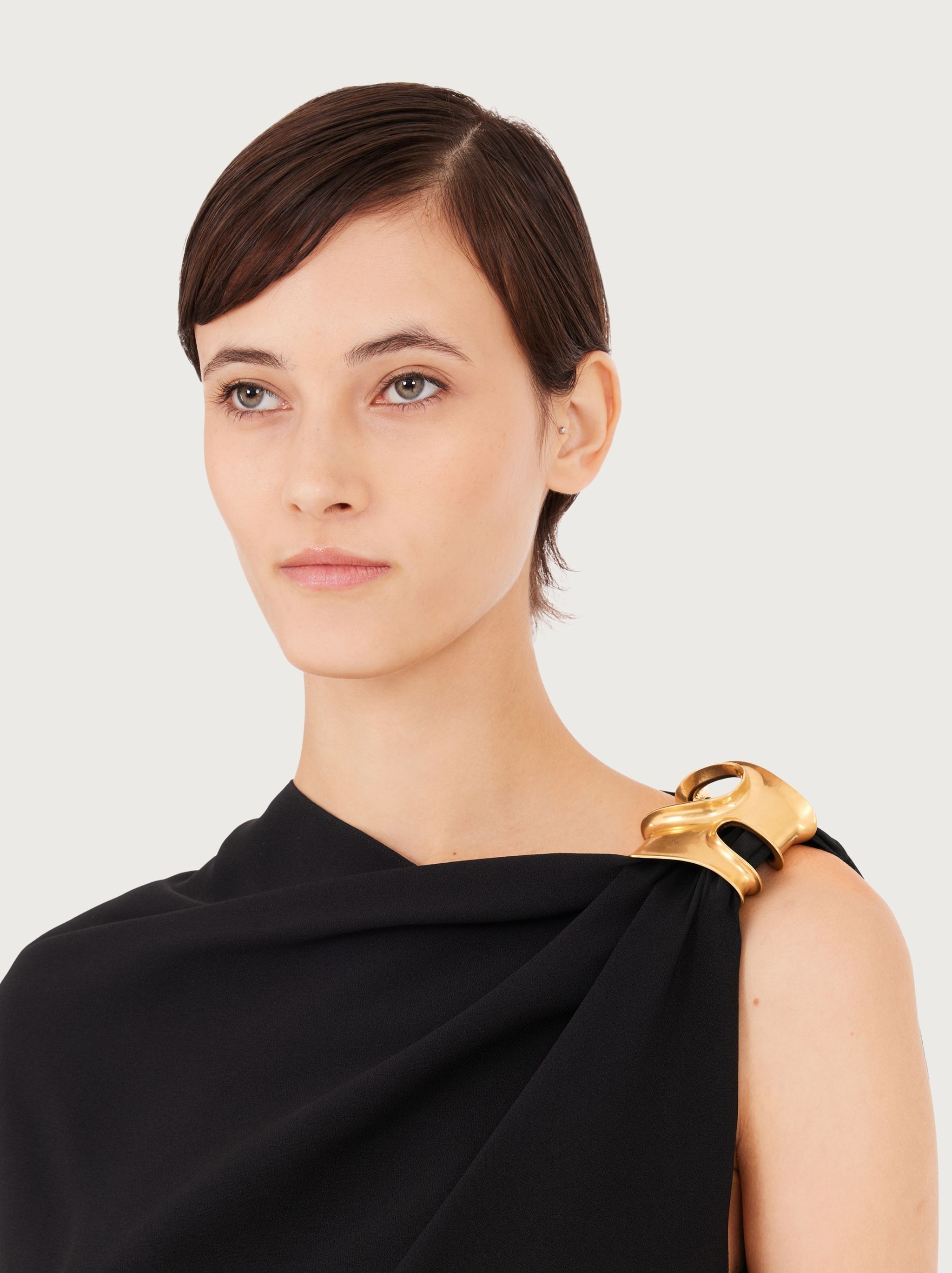 Asymmetric top with shoulder broach - 4