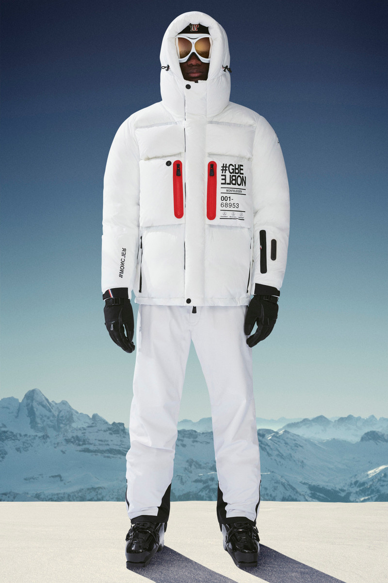 Moncler Monteleger Short Down Jacket outlook
