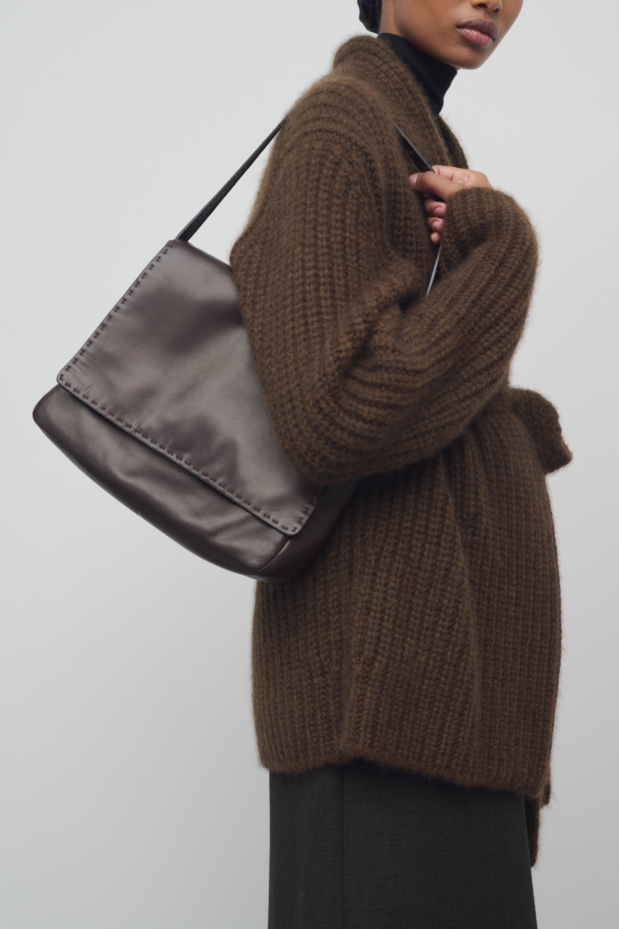 Nuance Hobo Bag in Leather - 4