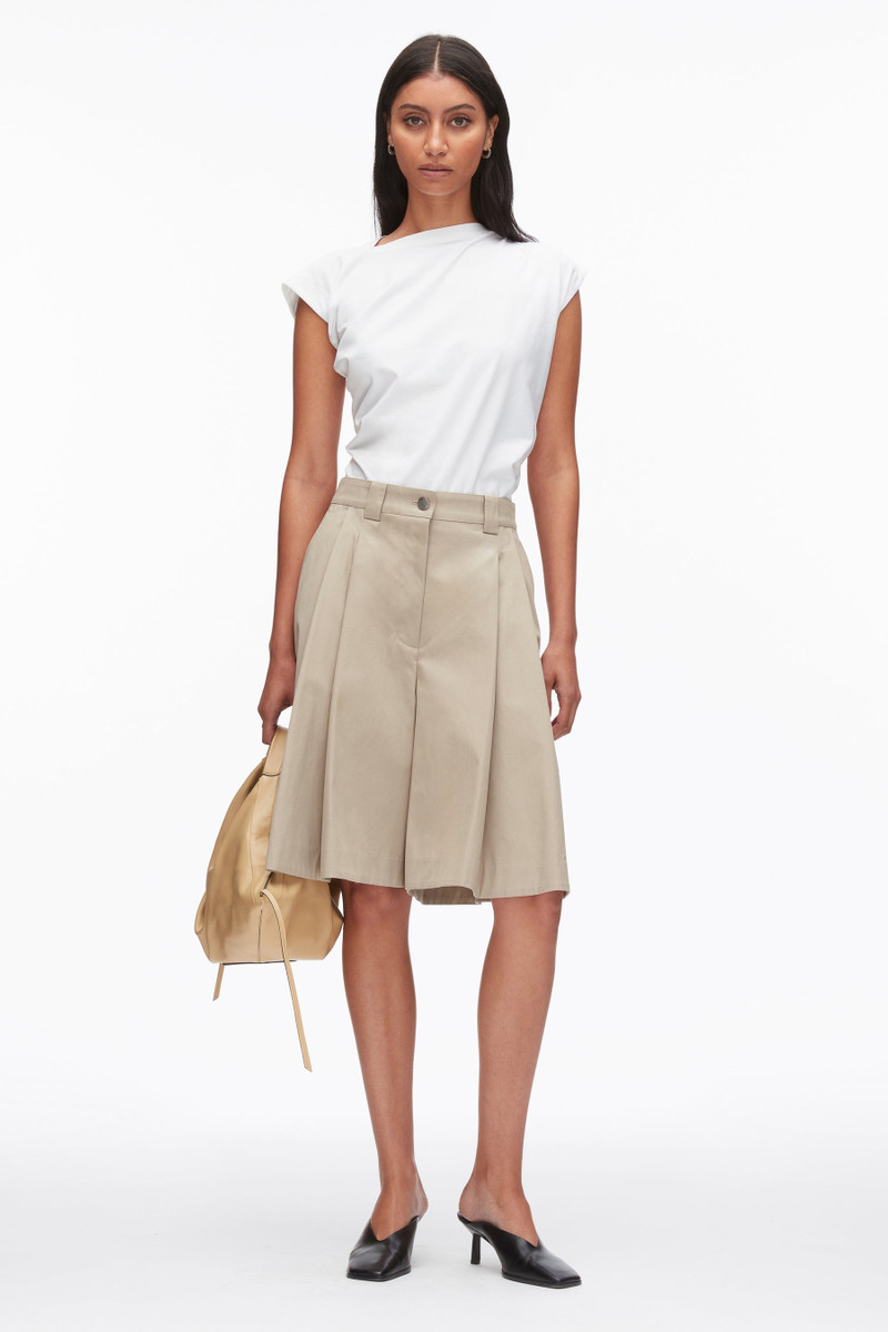 Two-Toned Wide Pleated Shorts 1