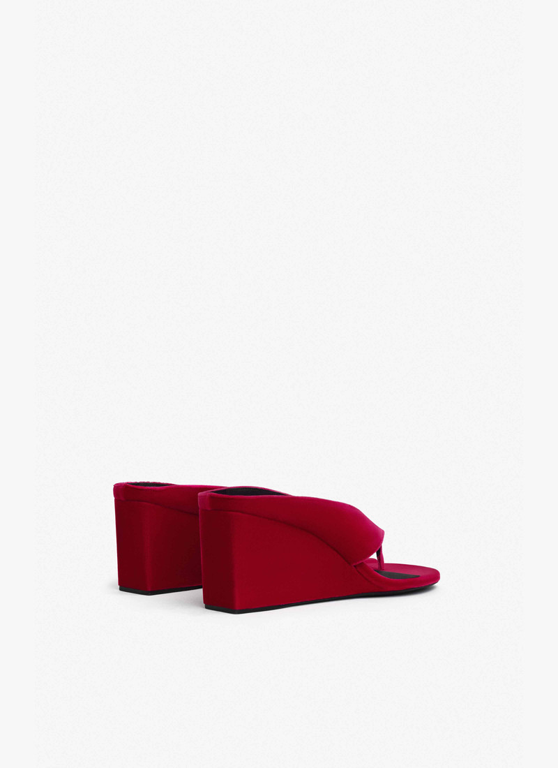 Alaïa CUBE THONG MULES IN VELVET outlook