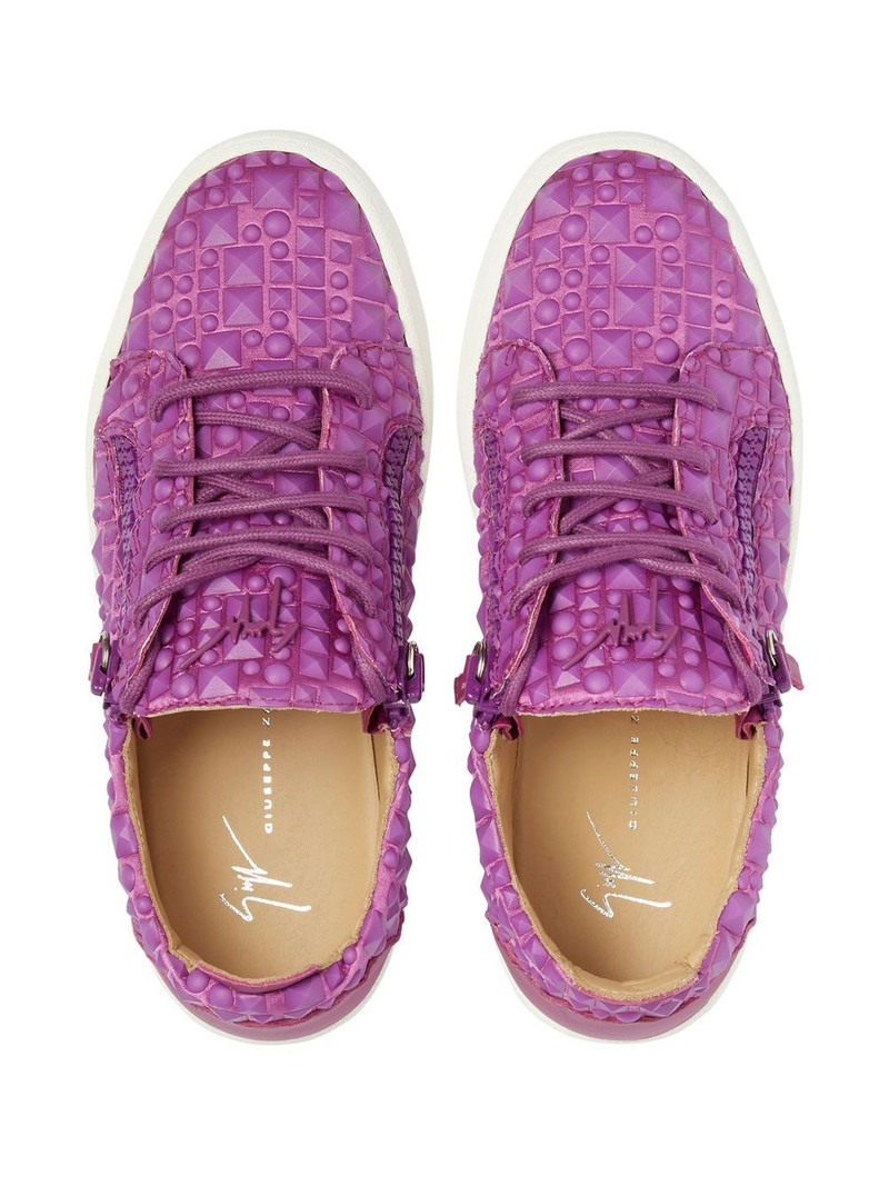 3D detailing low-top trainers 4