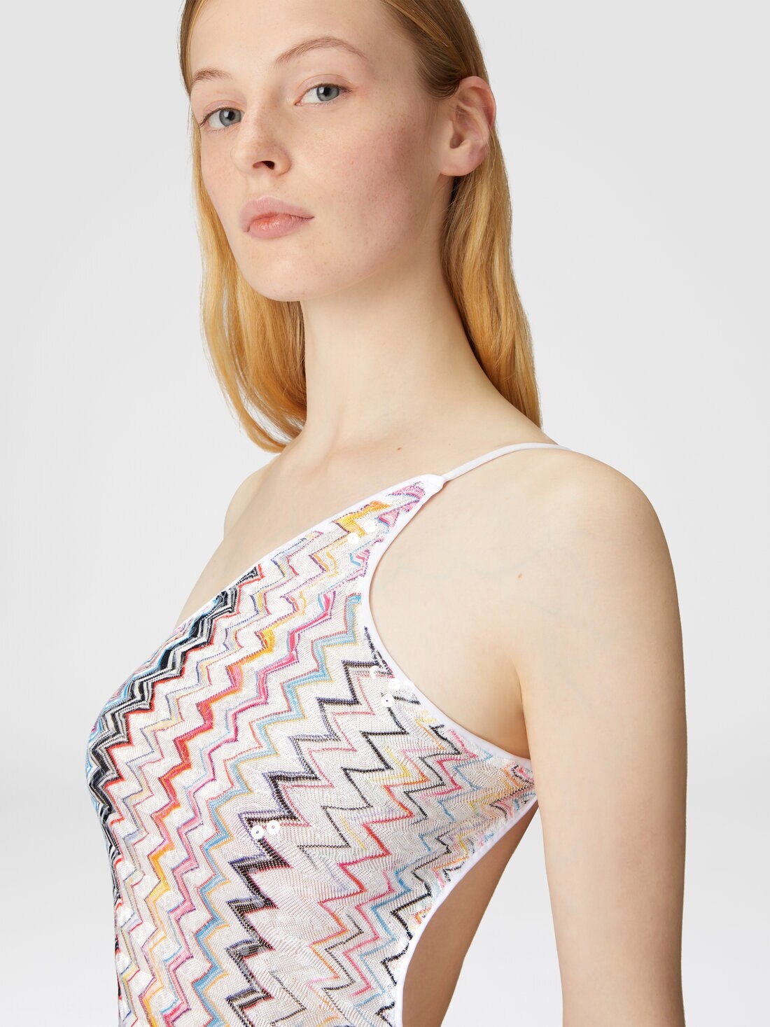 Long one-shoulder cover-up with zig zag pattern - 5