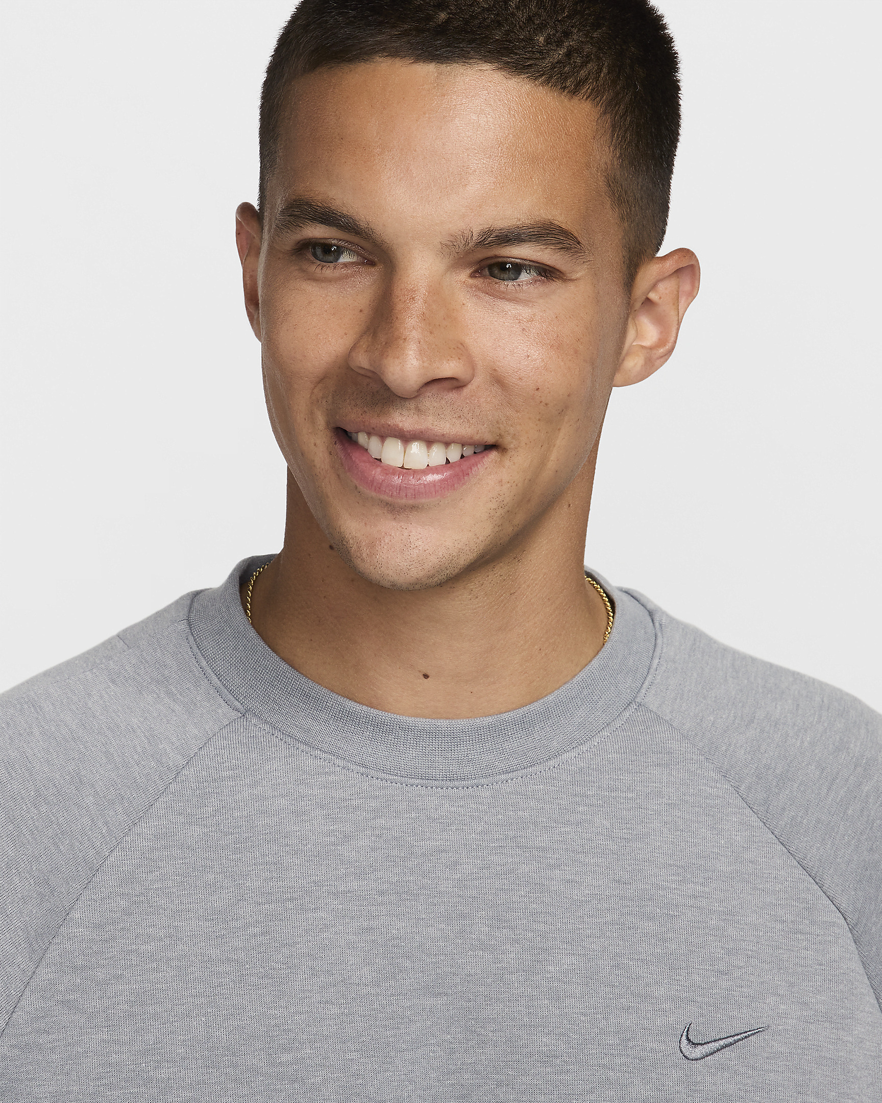 Nike Primary Men's Dri-FIT UV Versatile Crew - 3