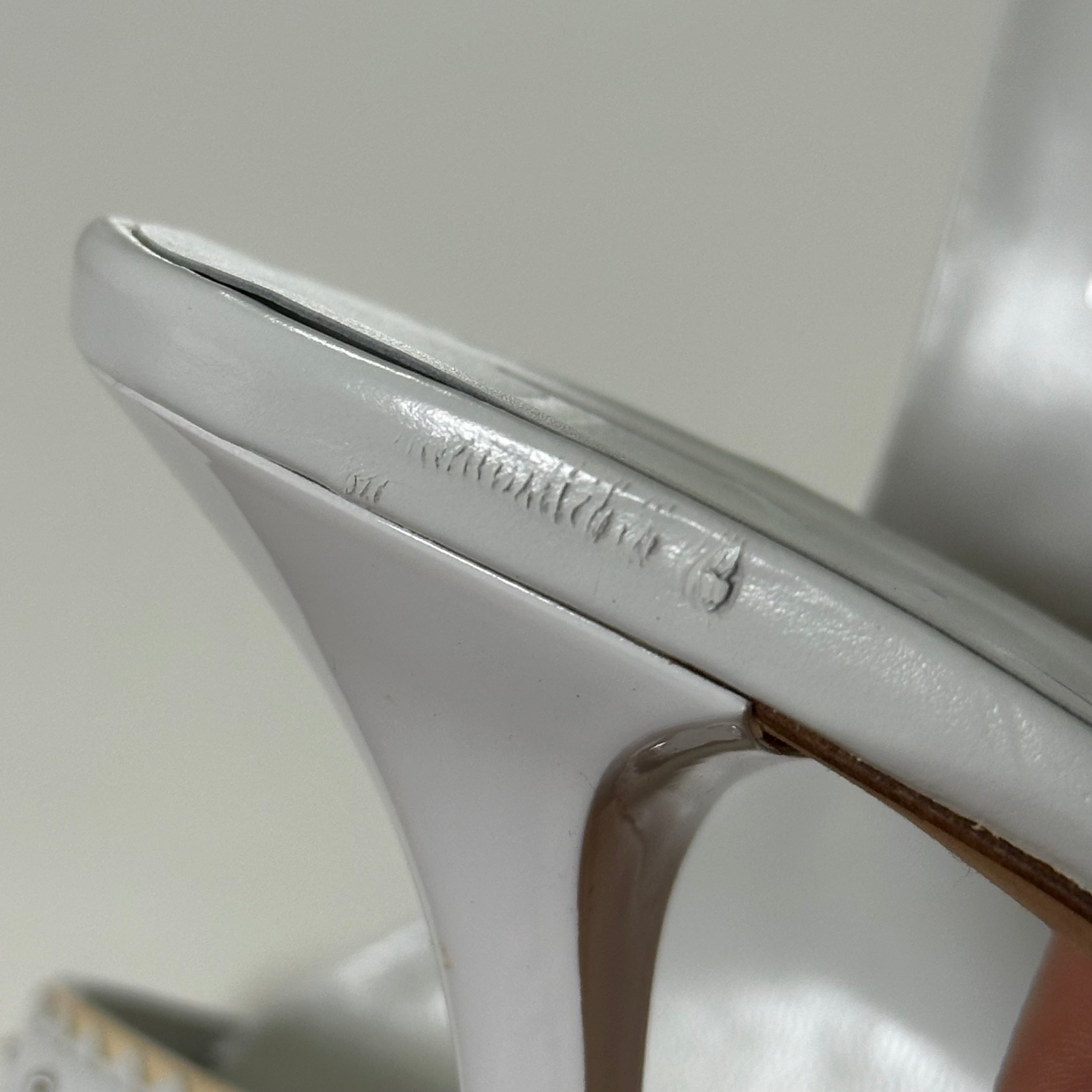 CHRISTIAN DIOR Spring Summer 2004 D'Trick Leather Studded Sandals - 8