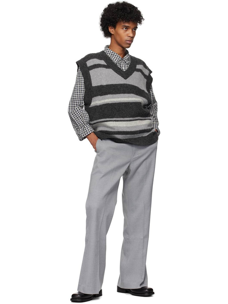 C2H4 Gray & Black Hollow Out V-Neck Knit Vest outlook