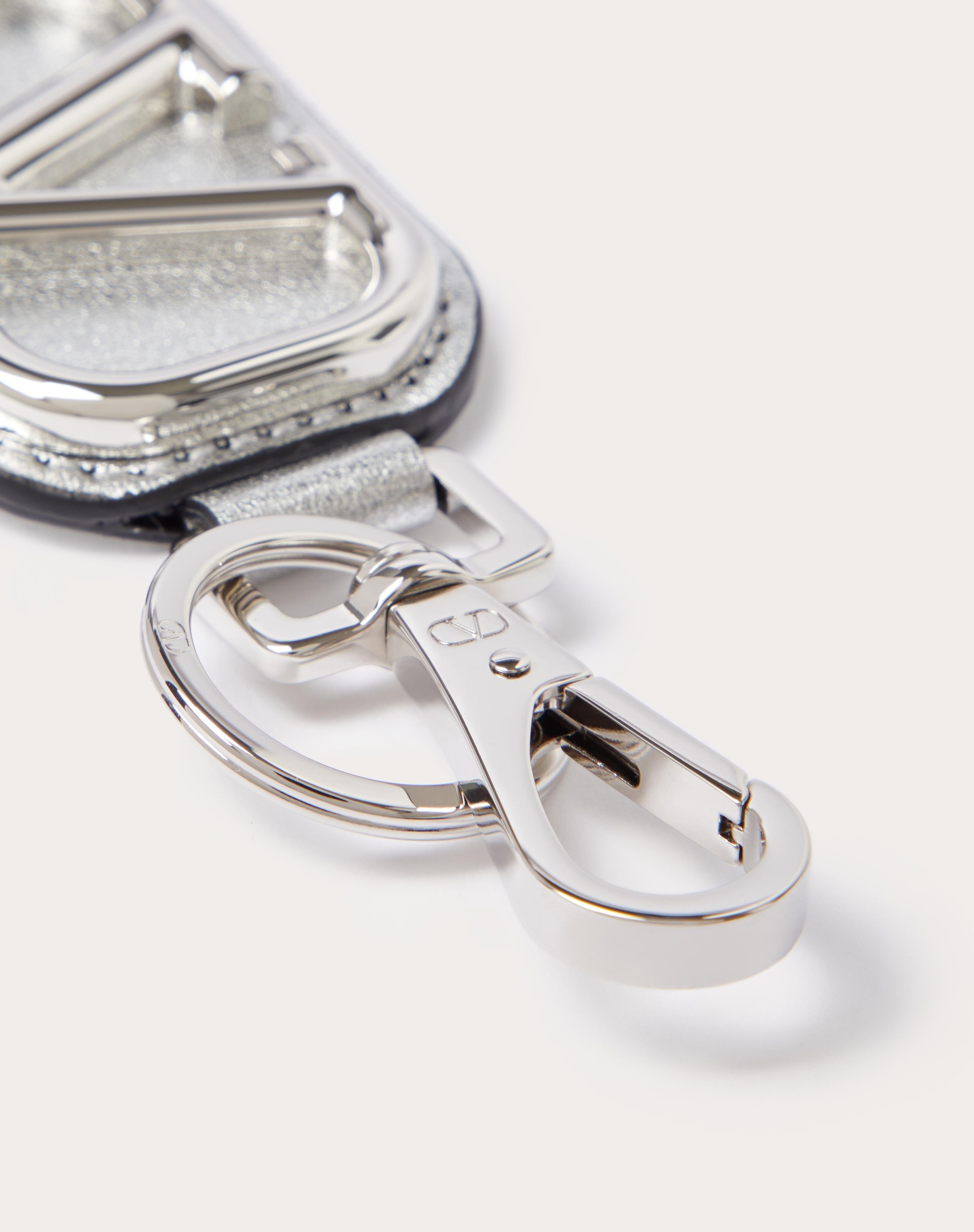 VLOGO SIGNATURE GRAINY METALLIC CALFSKIN KEY CHAIN - 3