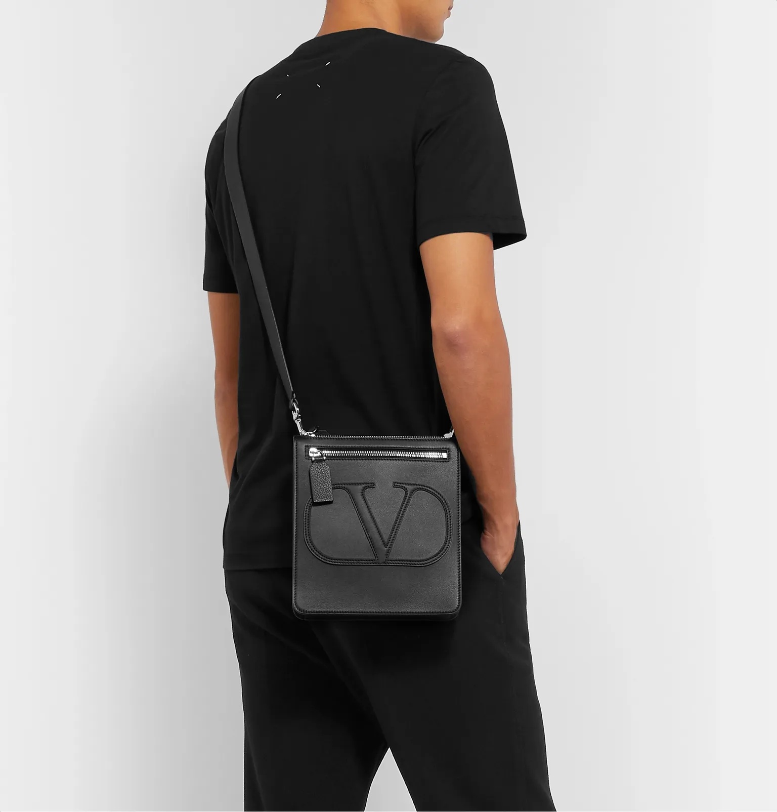 Valentino Garavani Logo-Detailed Leather Messenger Bag - 2