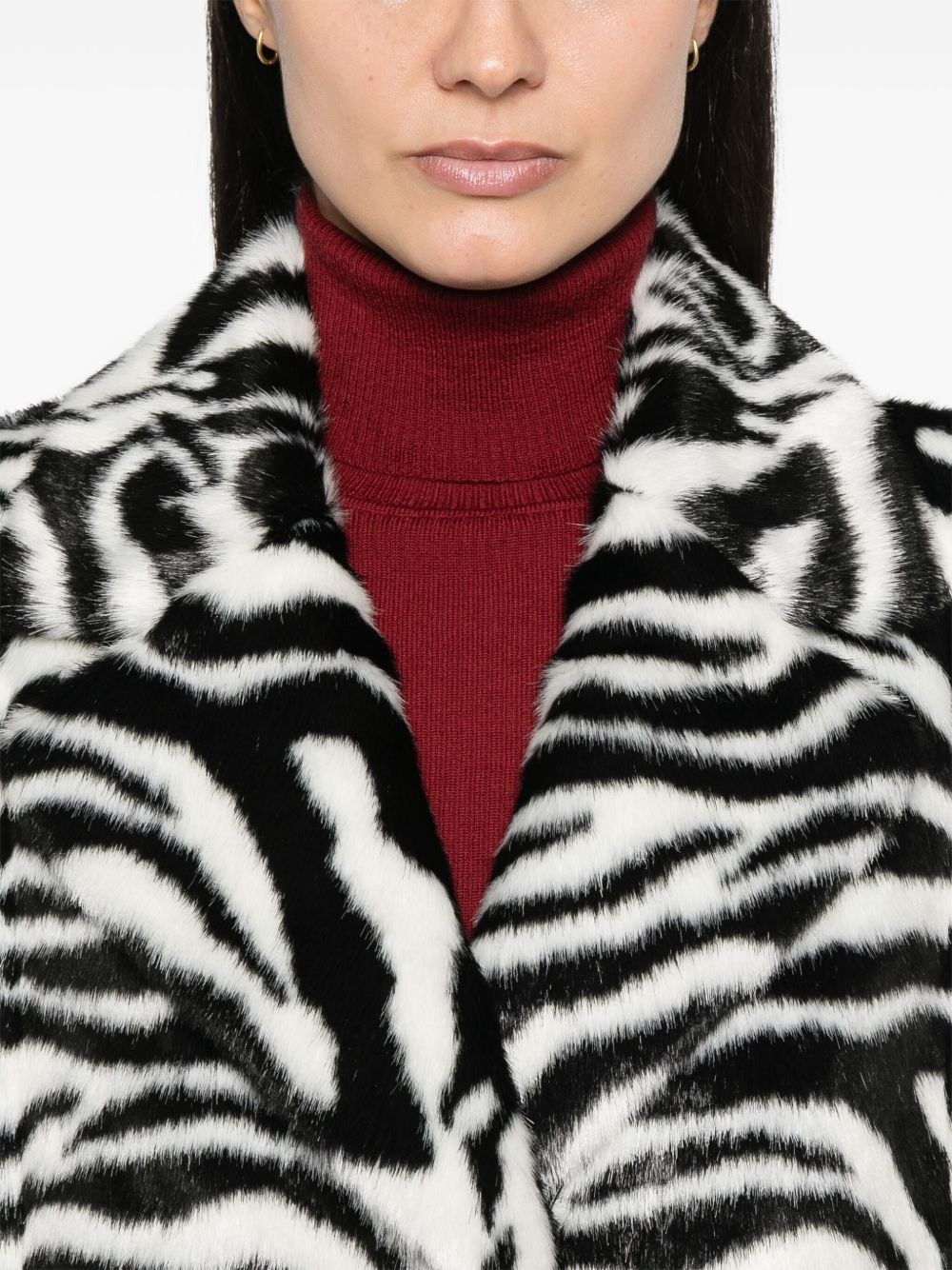 Fluffy Clasp coat - 5